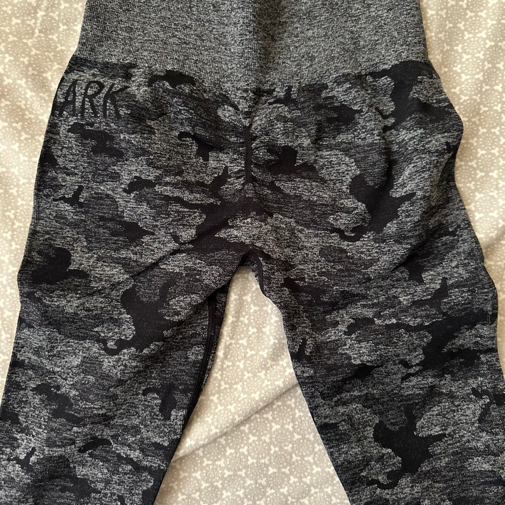 Gymshark Black Camo seamless legging - Picture 4 of 4